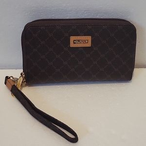 Rioni wristlet